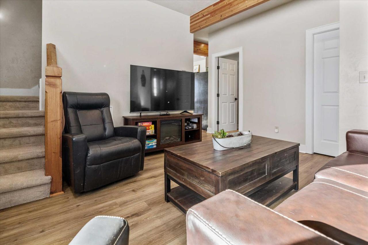 Modern Red Lodge Cabin - Walk To Broadway Ave Ngoại thất bức ảnh